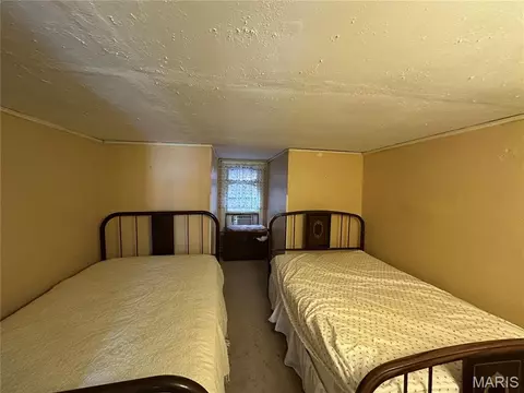 Bedroom - 310 N 3rd, Hannibal, MO 63401 photo 4 of 5