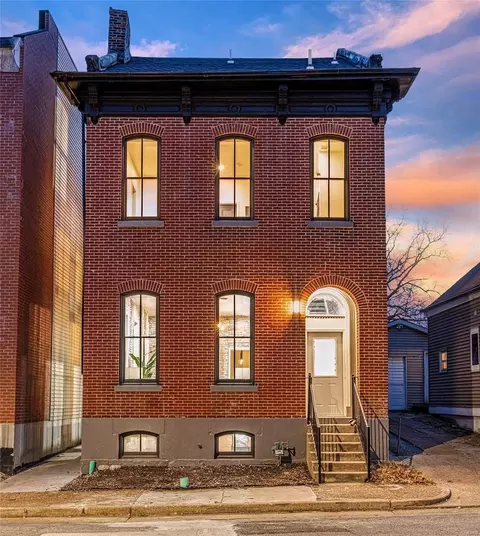 1002 Barton St, Saint Louis, MO 63104