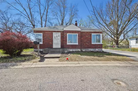 10030 Lucille Ave, Saint Ann, MO 63074