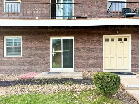 6911 Colonial Woods Dr #5, Saint Louis, MO 63129
