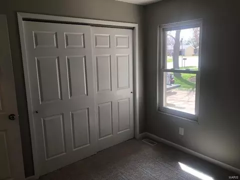 Bedroom - 305 Oakfield Dr, Ballwin, MO 63021 photo 3 of 4