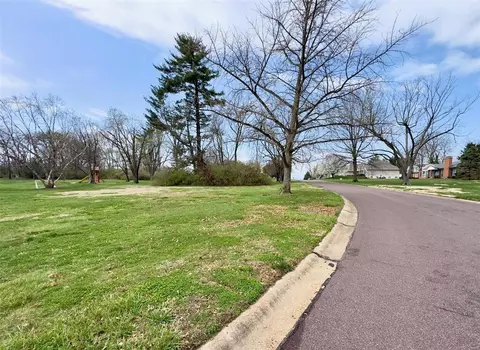 9845 Bridle Trail Ln, Saint Louis, MO 63128