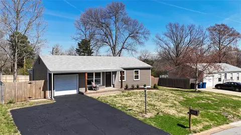 Exterior - 1005 Dauphine Ln, Manchester, MO 63011 photo 2 of 7