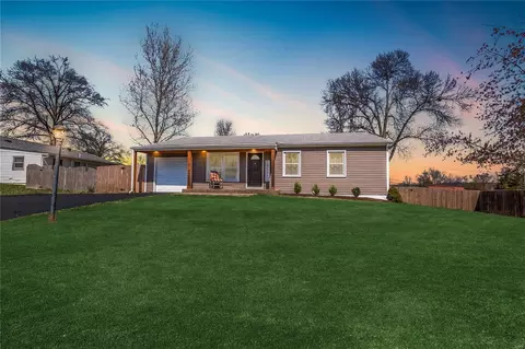1005 Dauphine Ln, Manchester, MO 63011