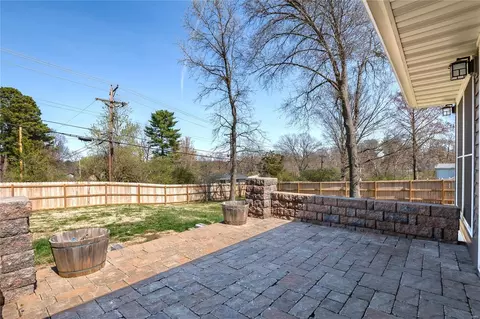 Exterior - 1005 Dauphine Ln, Manchester, MO 63011 photo 4 of 7