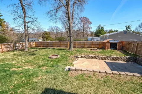 Exterior - 1005 Dauphine Ln, Manchester, MO 63011 photo 5 of 7