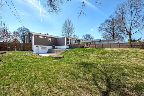 Exterior - 1005 Dauphine Ln, Manchester, MO 63011 photo 7 of 7