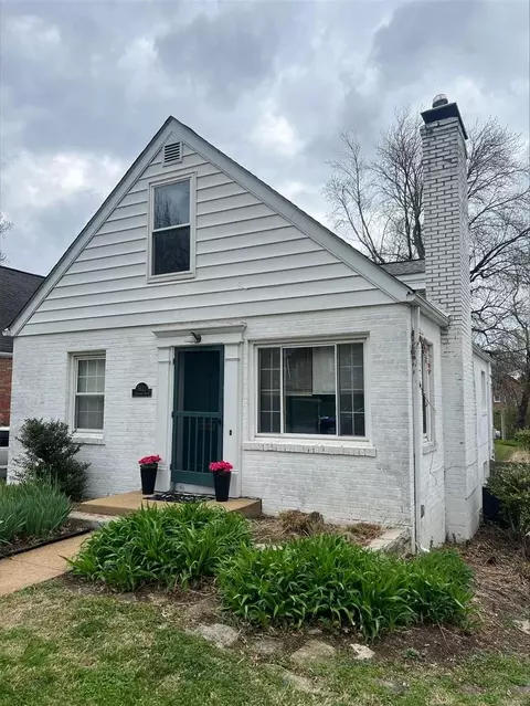 7633 Lindbergh Dr, Saint Louis, MO 63117