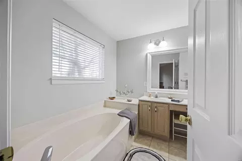 Bath - 206 Centennial Dr, O'fallon, MO 63368 photo 4 of 7