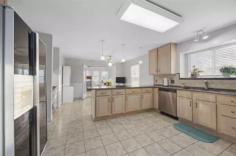 Kitchen - 206 Centennial Dr, O'fallon, MO 63368 photo 4 of 4