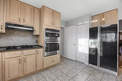 Kitchen - 206 Centennial Dr, O'fallon, MO 63368 photo 2 of 4