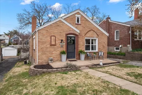 3751 Upton St, Saint Louis, MO 63116