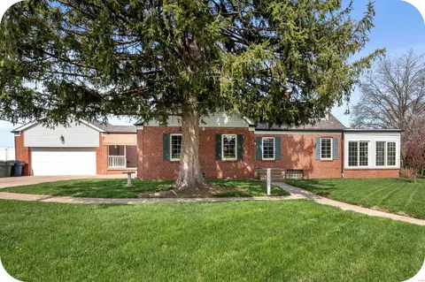 5020 Creighton Dr, Saint Louis, MO 63123