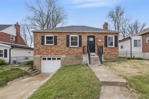 2827 Dunkirk Dr, Saint Louis, MO 63119