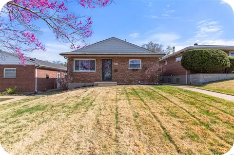 3751 Koeln Ave, Saint Louis, MO 63116