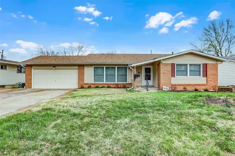 1530 Ranchwood Dr, Florissant, MO 63031