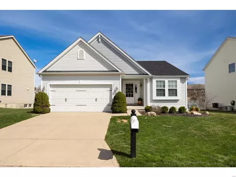 2053 Preston Woods Pkwy, Lake Saint Louis, MO 63367