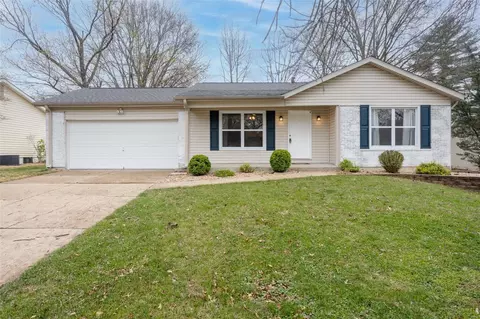 13 Cedarwood Ct, Saint Peters, MO 63376