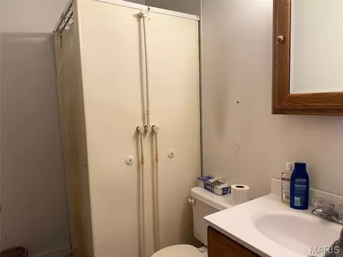Bath - 300 E 2nd St, Pana, IL 62557 photo 2 of 3