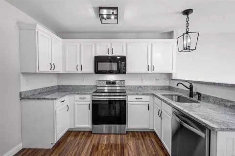 Kitchen - 228 Belmonte Cir, O'fallon, MO 63368 photo 2 of 2