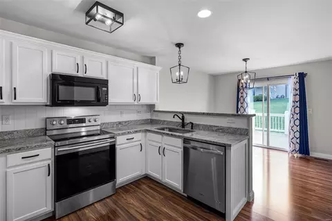 Kitchen - 228 Belmonte Cir, O'fallon, MO 63368 photo 1 of 2