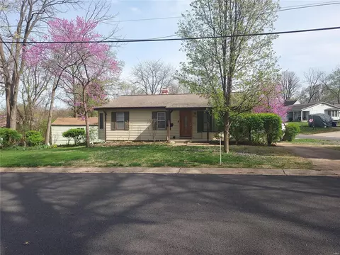 3536 Orchard Ave, Saint Ann, MO 63074
