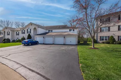 3616 Colonia Place Dr #B, Saint Louis, MO 63125