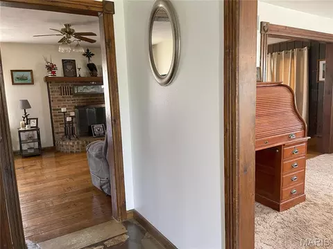 Entry Way - 676 Frontier Ln, Bourbon, MO 65441 photo 2 of 8