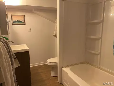 Bath - 676 Frontier Ln, Bourbon, MO 65441 photo 6 of 6