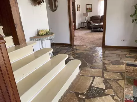 Entry Way - 676 Frontier Ln, Bourbon, MO 65441 photo 6 of 8