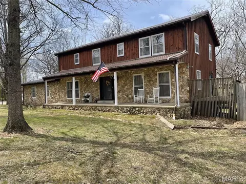 676 Frontier Ln, Bourbon, MO 65441