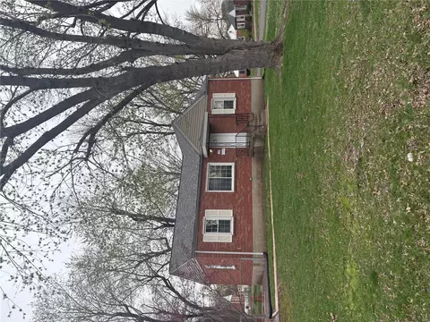 17 Saint Margaret Ct, Florissant, MO 63031