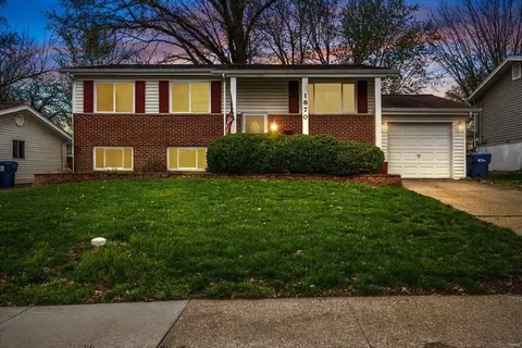 1870 Bobbinray Ave, Florissant, MO 63031