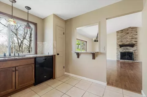 Kitchen - 904 Chestnut Ridge Rd, Manchester, MO 63021 photo 3 of 4