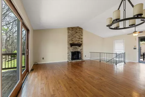 Living - 904 Chestnut Ridge Rd, Manchester, MO 63021 photo 4 of 12