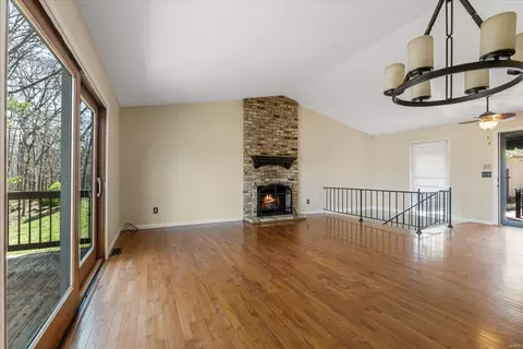 Living - 904 Chestnut Ridge Rd, Manchester, MO 63021 photo 3 of 12