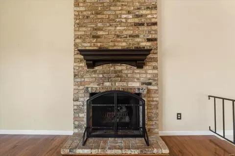 Living - 904 Chestnut Ridge Rd, Manchester, MO 63021 photo 6 of 12