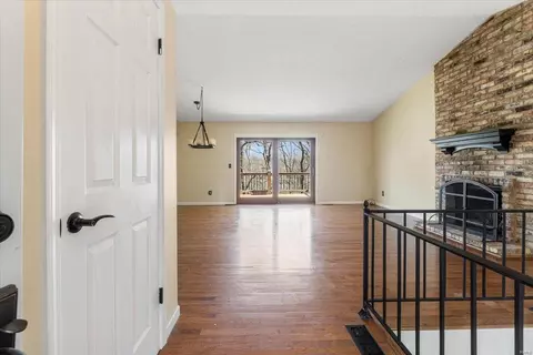 Entry Way - 904 Chestnut Ridge Rd, Manchester, MO 63021 photo 2 of 3