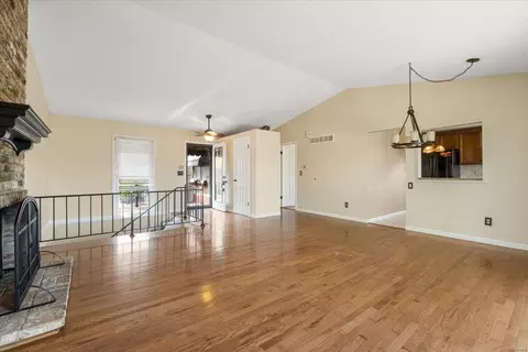 Living - 904 Chestnut Ridge Rd, Manchester, MO 63021 photo 2 of 12