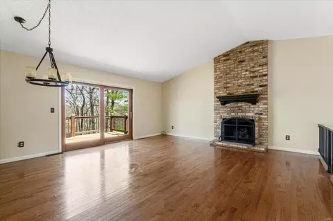 Living - 904 Chestnut Ridge Rd, Manchester, MO 63021 photo 8 of 12