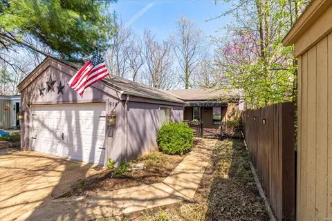 904 Chestnut Ridge Rd, Manchester, MO 63021