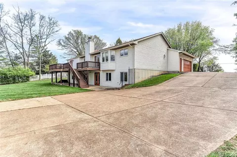 Exterior - 420 Summit Rd, Fenton, MO 63026 photo 9 of 10