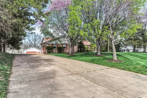 Exterior - 420 Summit Rd, Fenton, MO 63026 photo 2 of 10