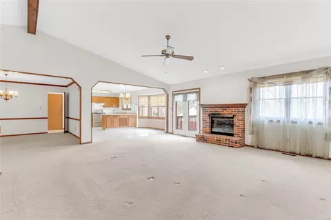 Living - 420 Summit Rd, Fenton, MO 63026 photo 2 of 4
