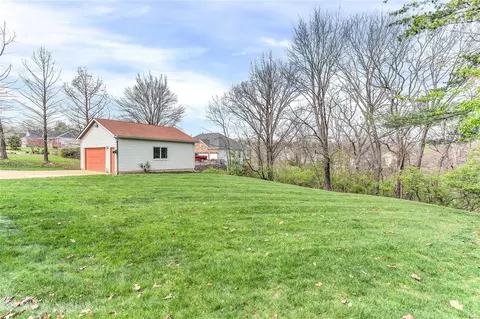 Exterior - 420 Summit Rd, Fenton, MO 63026 photo 7 of 10