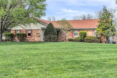 Exterior - 420 Summit Rd, Fenton, MO 63026 photo 3 of 10