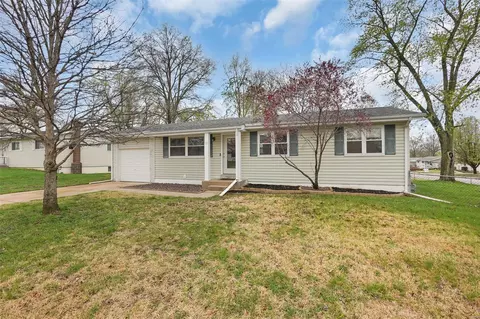 12 Saint Xavier Dr, Saint Peters, MO 63376