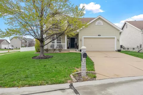 401 Briarchase Pl, Lake Saint Louis, MO 63367