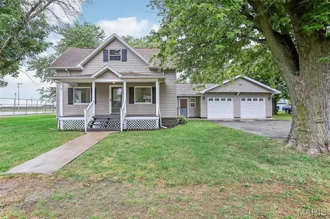 104 N 6th St, Witt, IL 62094