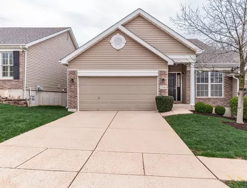 1740 Preston Centre Dr, Fenton, MO 63026